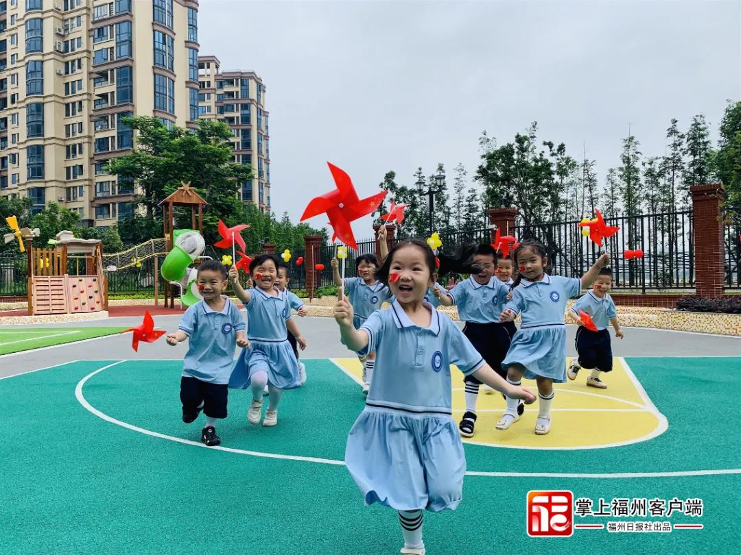描述:孩子们在漂亮的国投龙江幼儿园里快乐成长。仓山区国投集团获主体信用AA认定,国企改革扎实推进,蹄疾步稳成效显,担当作为再启航。-作者:仓山区国投集团供图-拍摄时间:2022-01-04_副本.jpg