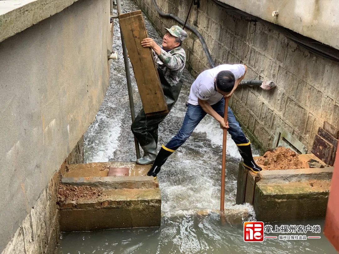 浦口镇对镇域内河道沟渠进行清理.jpg