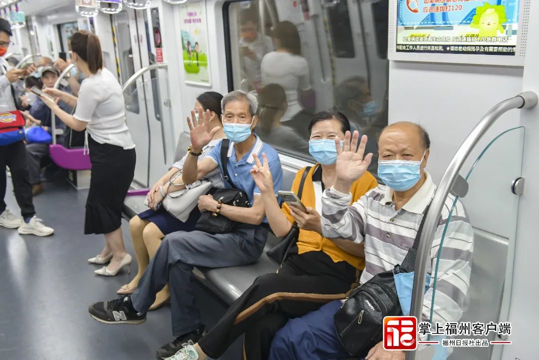 作为南台岛东西向轨道交通骨干线,地铁5号线一期开通运营,仓山居民出行更方便。本报记者 陈暖摄_副本.jpg