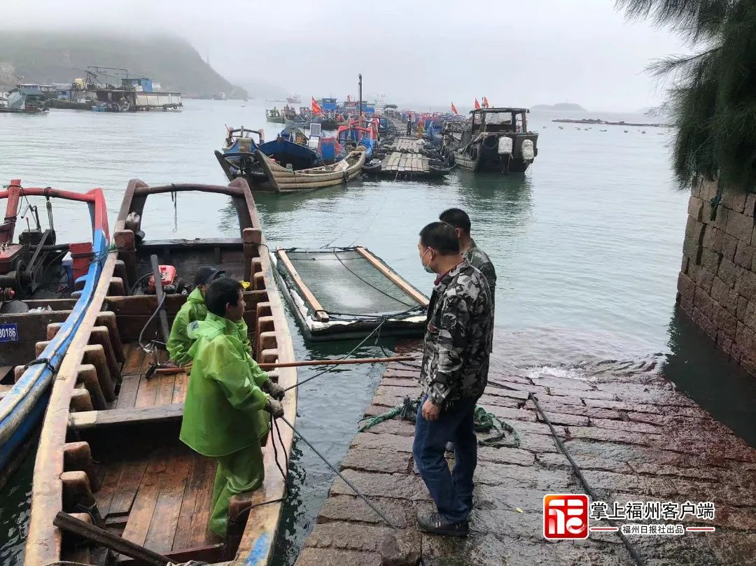 下宫镇前往码头开展防汛检查.jpg
