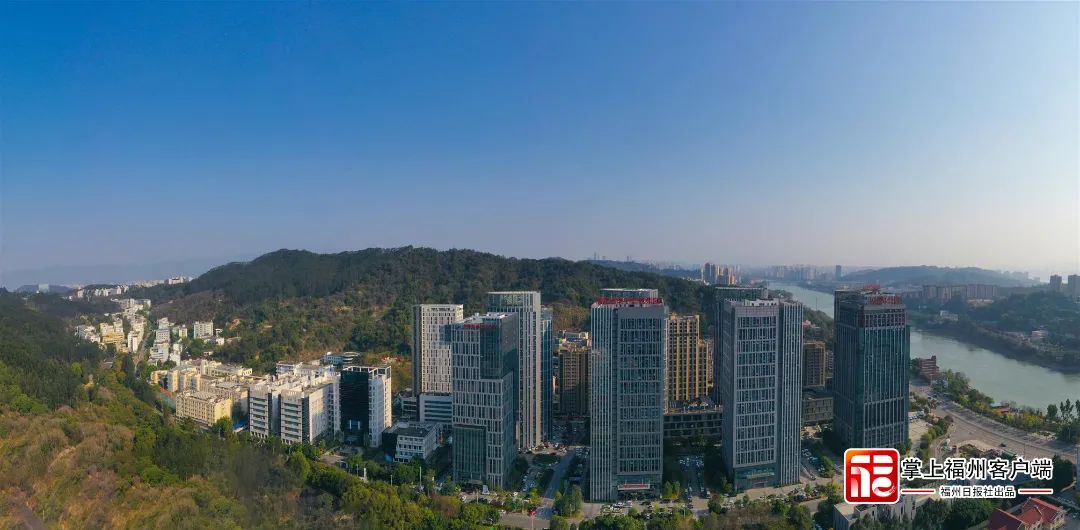 描述:福州软件园。市工信局坚持“3820”战略工程思想精髓,着力扶引大龙头、培育大集群、发展大产业,扎实推进工业(产业)园区标准化建设,不断优化产业结构,全方位推进工业高质量发展超越。-作者:池远-拍摄时间:2022-05-26.jpg