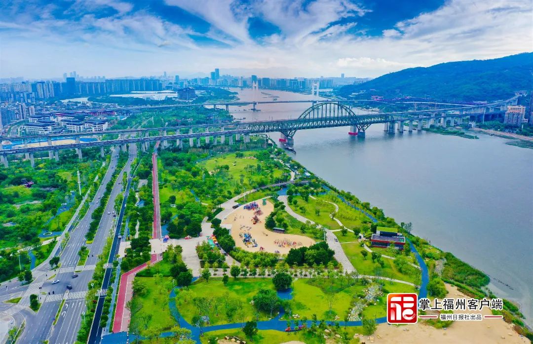 描述:2021年9月30日上午,三江口生态公园开园。9月30日,省委常委、市委书记林宝金,市长吴贤德调研三江口生态公园建设,并参加开园活动,向市民送上节日祝福;随后召开专题会,进一步部署学习宣传贯彻市党代会精神和国庆期间疫情防控、市场繁荣和节庆氛围营造等工作。-作者:叶义斌-拍摄时间:2021-10-01.jpg