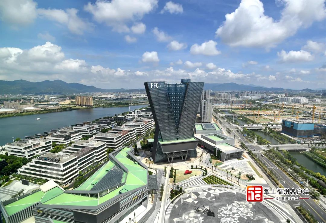 描述:2020年7月29日,滨海新城。2019年12月19日,国家发展改革委、中央农村工作领导小组办公室、农业农村部、公安部等十八个部门联合印发《国家城乡融合发展试验区改革方案》,并公布11个国家城乡融合发展试验区名单,福建福州东部片区入选。-作者:叶义斌-拍摄时间:2021-02-19.jpg