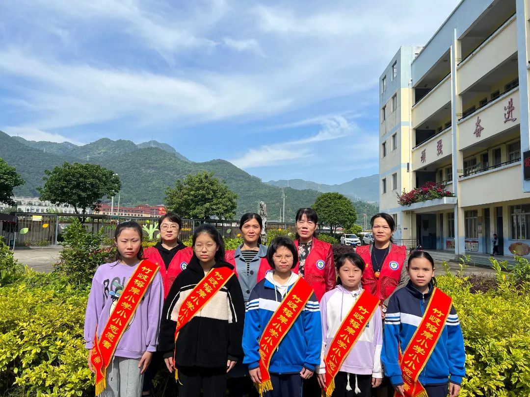 垃圾分类志愿者1.jpg