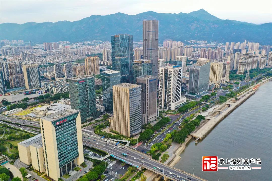 描述:海峡金融商务区。福州金融业取得亮眼的成绩背后,是对‘3820’战略工程思想精髓的坚持!“十四五”期间,我市还将抢抓强省会战略机遇,实施金融集聚、上市榕腾计划、地方金融组织强基等六大专项行动,朝着构建海丝核心区金融中心目标奋进。-作者:邹家骅-拍摄时间:2022-05-26.jpg