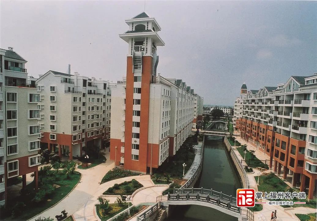 描述:苍霞新城。在牢牢把握新时代国有企业战略定位,切实发挥国有企业战略支撑、产业引领和民生保障作用的同时,福州城投正迎着春风,昂首阔步迈向未来。-作者:福州城投集团提供-拍摄时间:2022-05-22.jpg