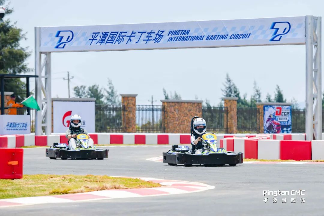 嘉宾驾驶卡丁车在赛道上驰骋 (9)(1130406)-20220520184353.JPG