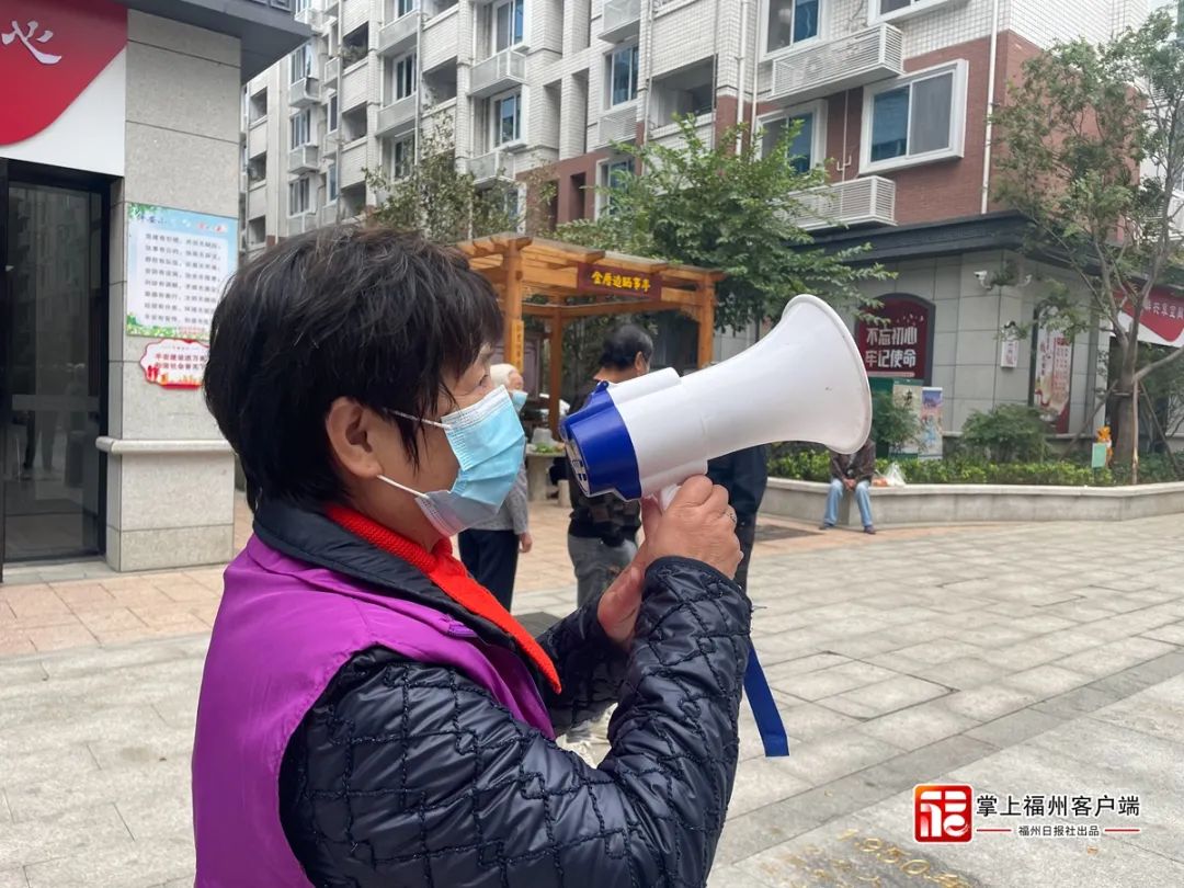党员志愿者开展奔走在基层一线。(连江融媒(7267763)-20221103111654.JPG