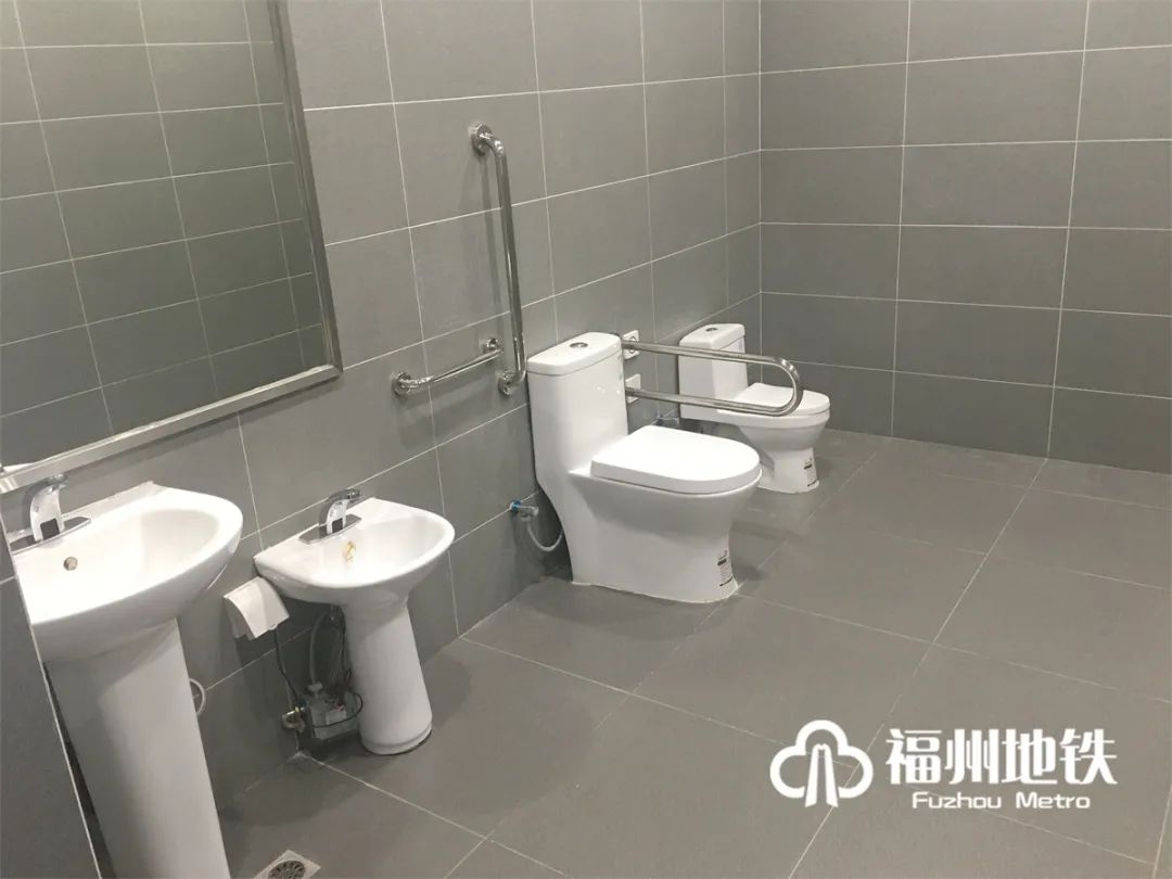 低位洗手池和儿童坐便器.jpg