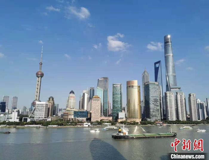 一企一策。上海市场监管部门助力200余家食品生产企业复工。 许婧 摄
