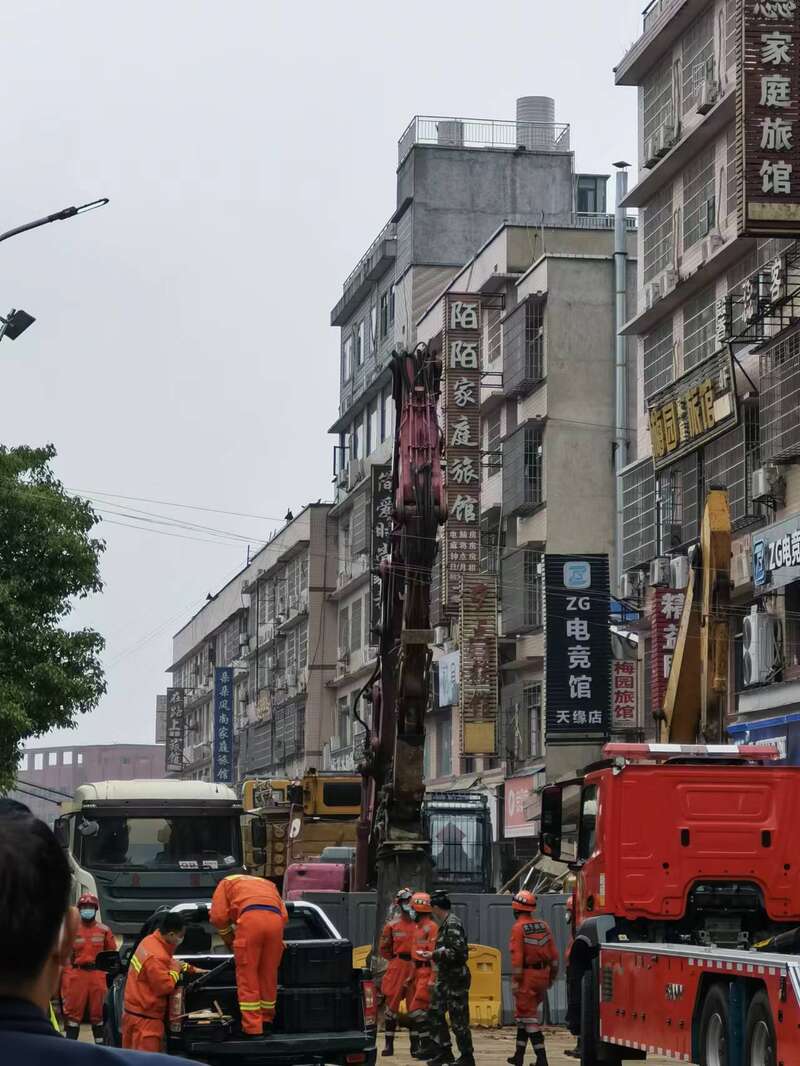 发生楼房倒塌事件的商业街内商铺林立,家庭旅馆随处可见。中青报·中青网记者 洪克非/摄